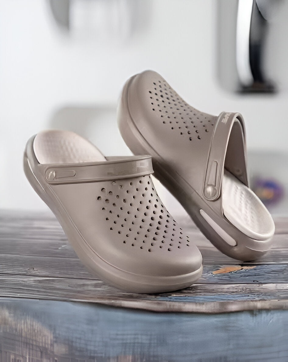 Comfort Meets Style:  Casual Clogs for Everyday Wear (Size 6 UK)